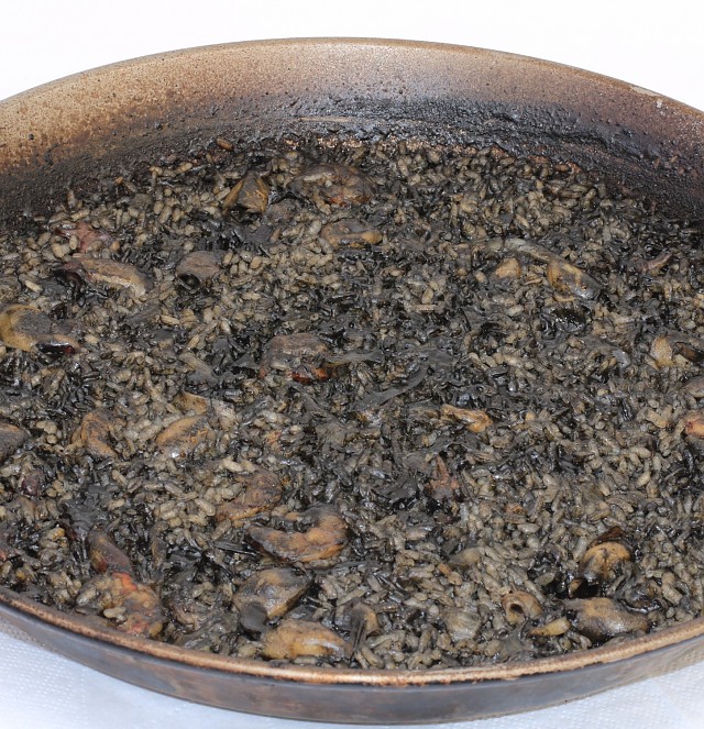 Arroz negro con chipirones